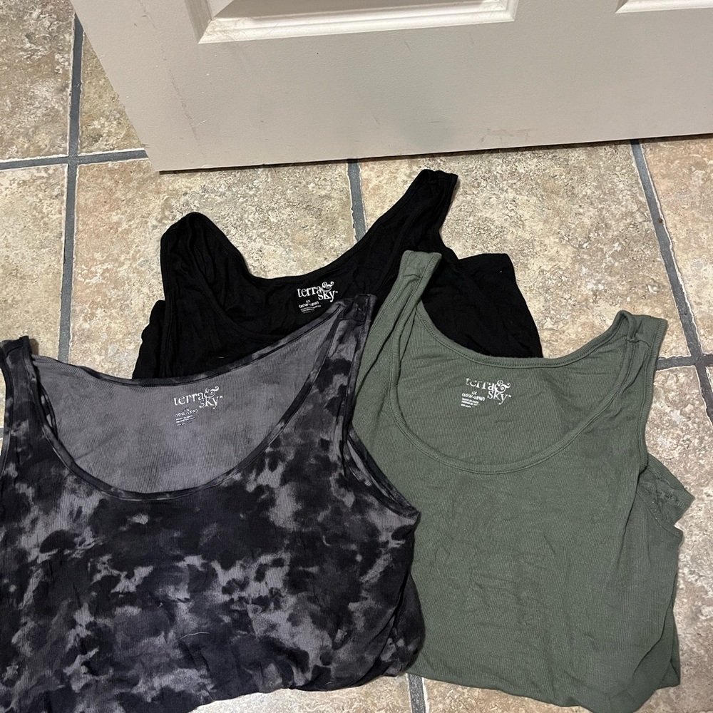 Terra and Sky Black and Green Tank Tops Set